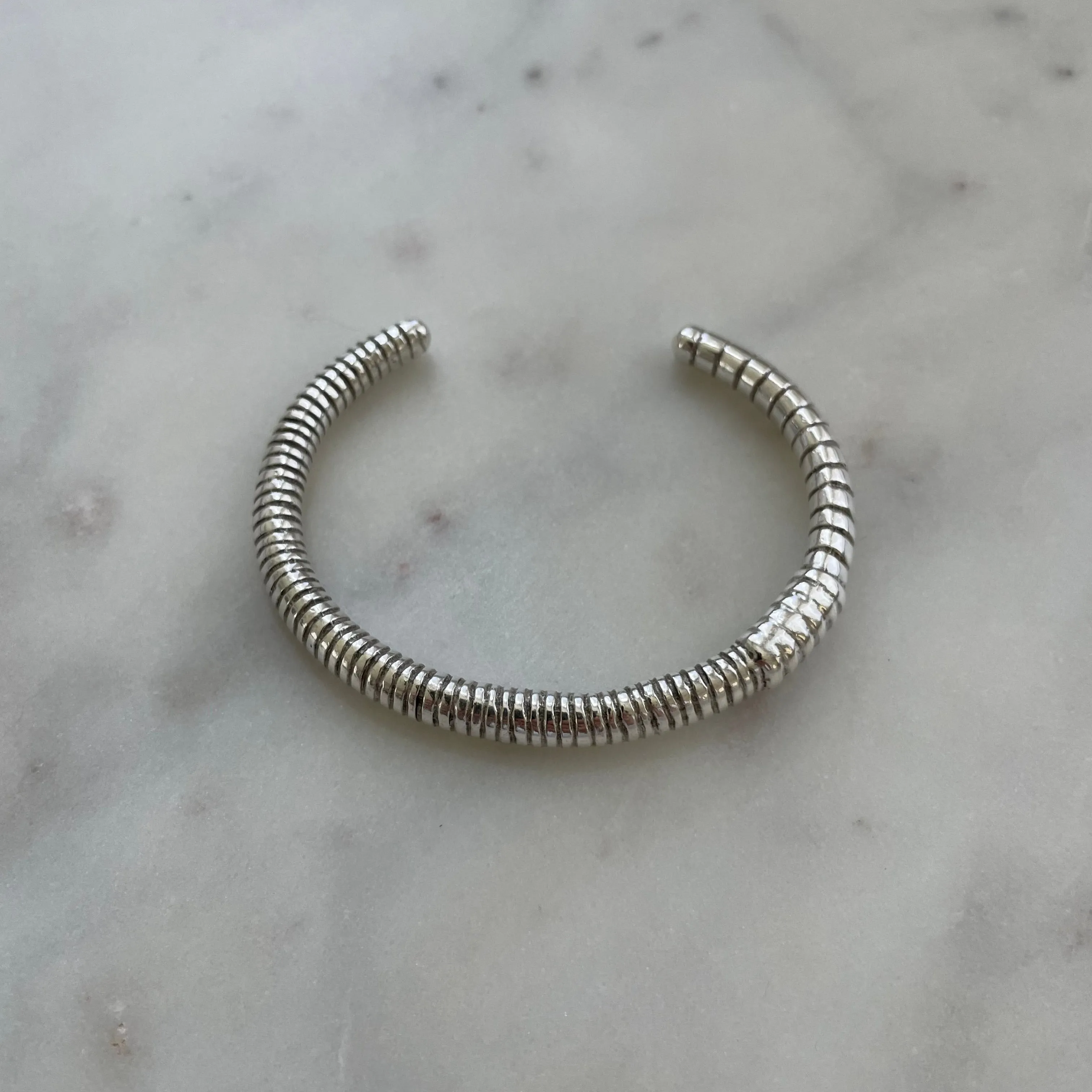 EARTHWORM CUFF