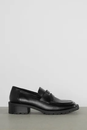 SQUARE TOE LOAFER