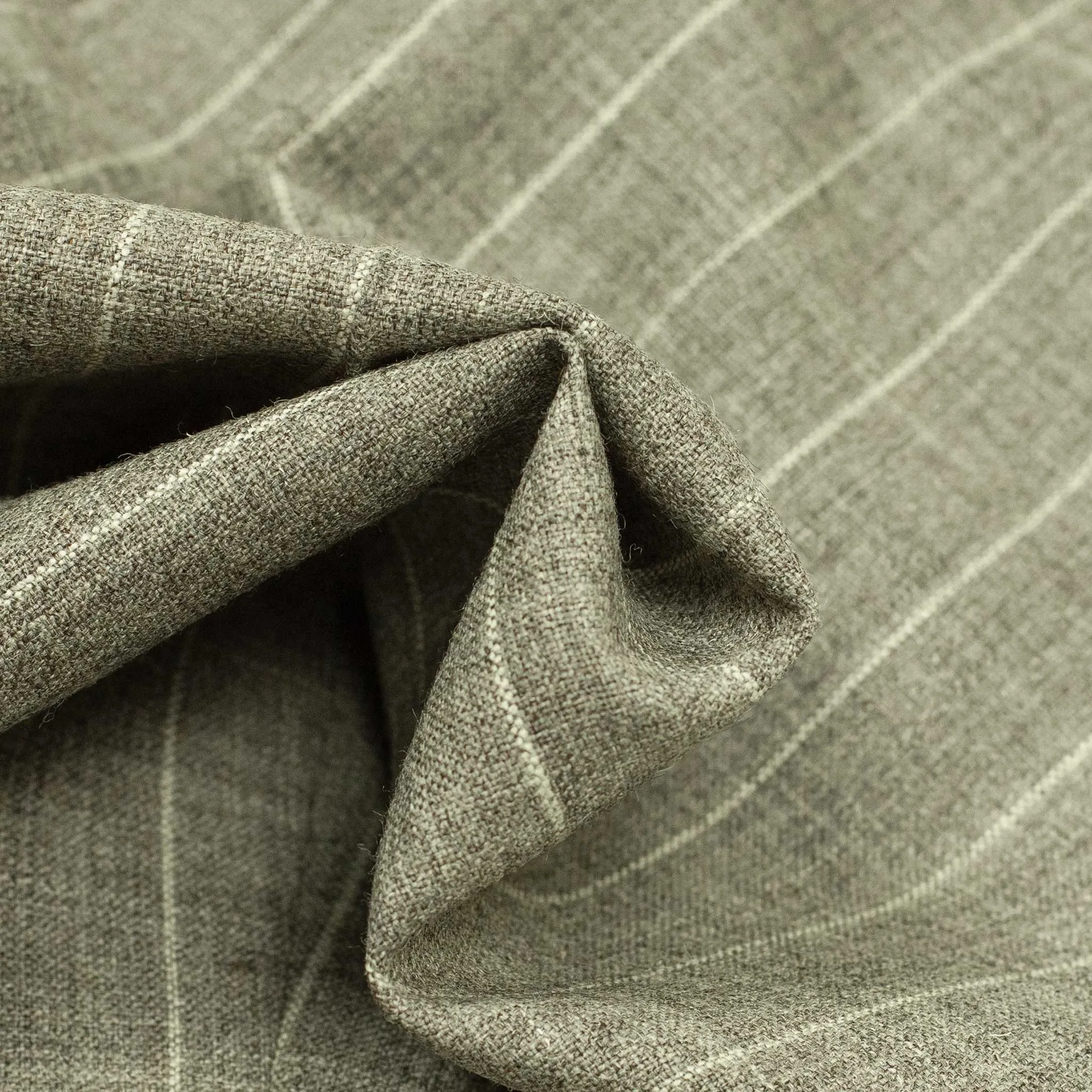 x Sartoria Carrara: Pleated trousers in taupe undyed wool with cream stripe